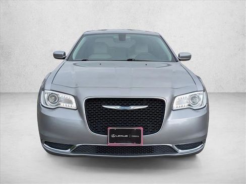 Used 2017 Chrysler 300 Limited image 2