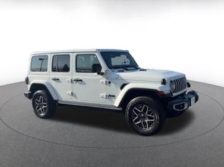 Used 2025 Jeep Wrangler Sahara video 2