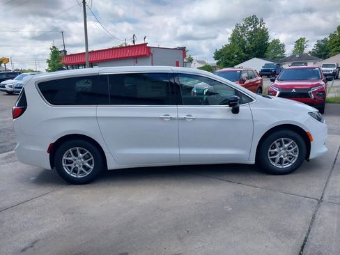 New 2026 Chrysler Voyager LX image 4