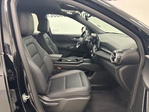 Used 2025 Chevrolet Equinox LT w/ Convenience Package II image 29