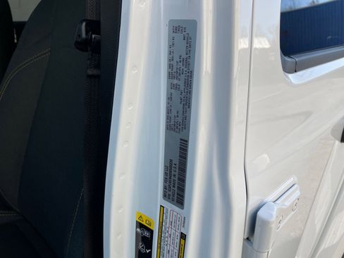 Used 2025 Jeep Wrangler Sahara image 28