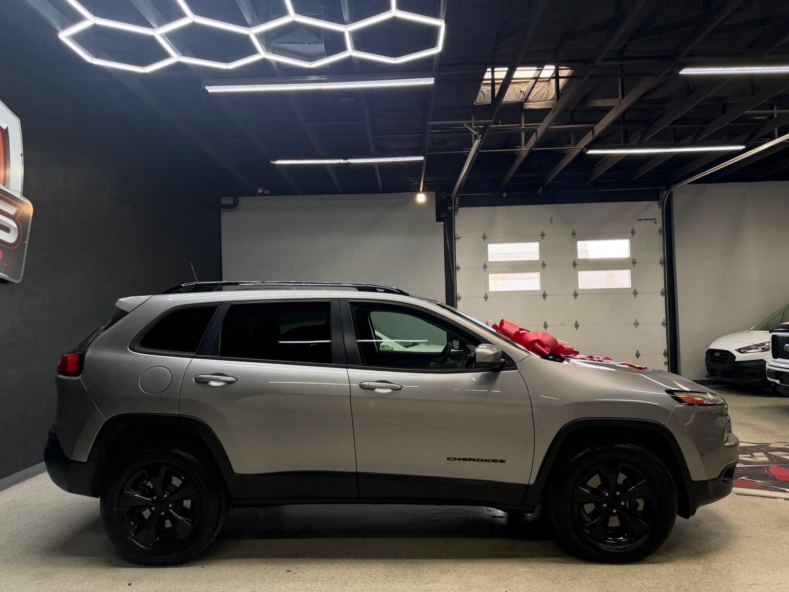Used 2016 Jeep Cherokee Latitude FWD image 11