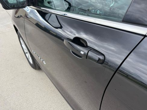 Used 2018 Chevrolet Equinox LT w/ Sun & Infotainment Package AWD/4WD image 9