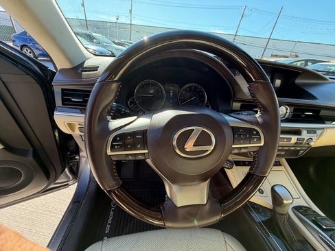 Used 2016 Lexus ES 350 w/ Luxury Package w/Wood Trim FWD image 10