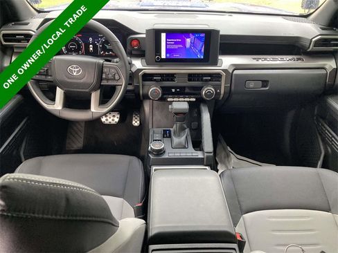 Used 2025 Toyota Tacoma TRD Sport image 13
