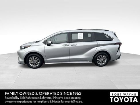 Used 2024 Toyota Sienna XLE image 4