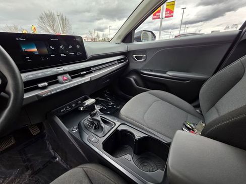Used 2025 Kia K4 FWD image 22