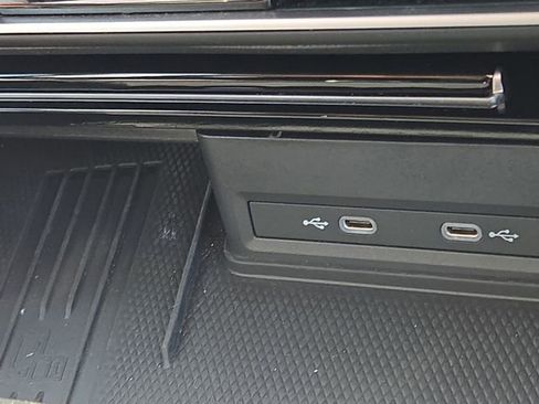 Used 2025 Volkswagen Atlas SE image 27