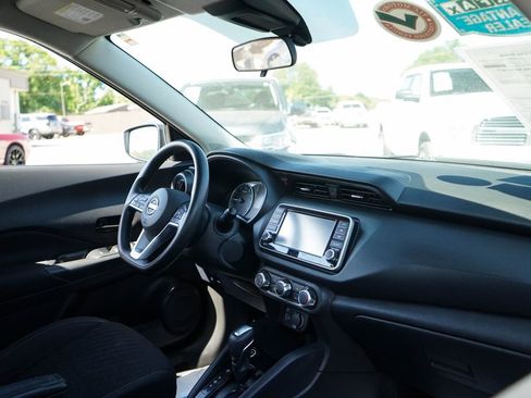 Used 2022 Nissan Kicks S FWD image 13