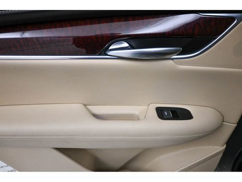 Used 2018 Cadillac XT5 Luxury w/ Driver Awareness Package image 21