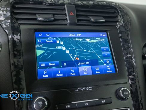 Used 2020 Ford Fusion SE FWD image 18