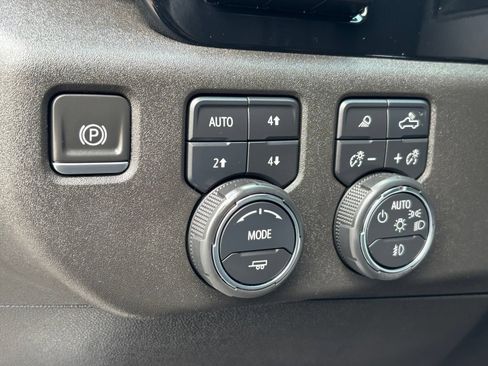 Used 2023 Chevrolet Silverado 1500 LTZ w/ LTZ Premium Package AWD/4WD image 20