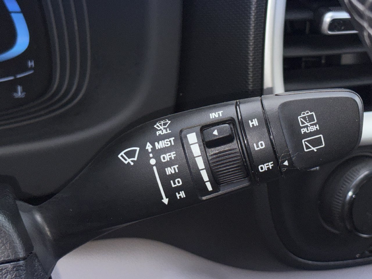 Used 2026 Hyundai Venue SEL FWD image 12