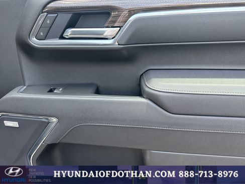 Used 2025 Chevrolet Silverado 1500 LT Trail Boss w/ Convenience Package II AWD/4WD image 17