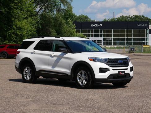 Certified 2023 Ford Explorer XLT AWD/4WD image 1