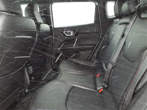 Used 2024 Jeep Compass Trailhawk image 9