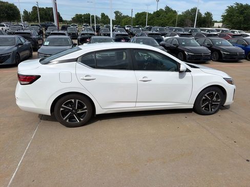Used 2024 Nissan Sentra SV FWD image 6