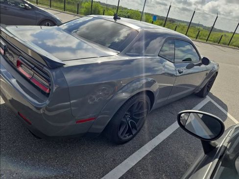 Used 2019 Dodge Challenger SRT Hellcat w/ Widebody Package RWD image 2