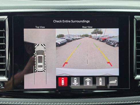 Used 2024 Chrysler Pacifica Limited AWD/4WD image 29