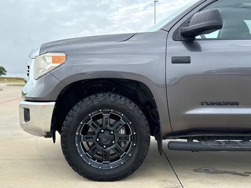 Used 2017 Toyota Tundra SR5 w/ SR5 Upgrade Package AWD/4WD image 5