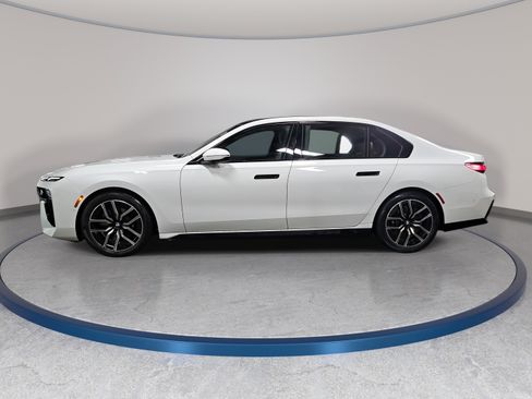Used 2024 BMW 740i RWD image 9