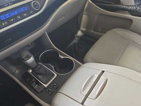 Used 2015 Toyota Highlander XLE FWD image 24