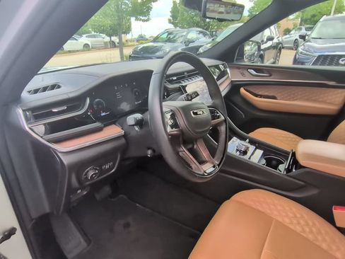 Used 2024 Jeep Grand Cherokee L Summit w/ Advanced Protech Group IV AWD/4WD image 10