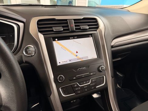 Used 2019 Ford Fusion SE FWD image 31