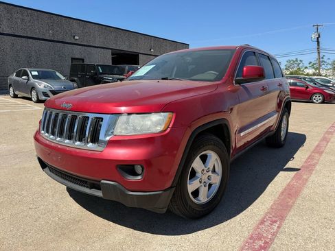 Used 2011 Jeep Grand Cherokee Laredo w/ Security & Convenience Group image 2