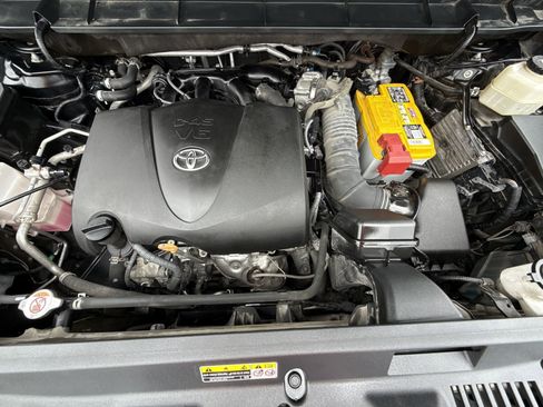 Certified 2021 Toyota Highlander XSE FWD image 18