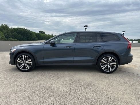 Certified 2025 Volvo V60 B5 Cross Country Plus AWD/4WD image 5