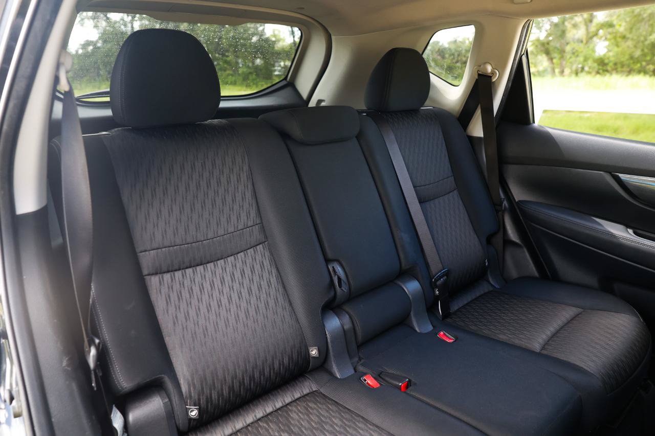 Used 2018 Nissan Rogue SV AWD/4WD image 14