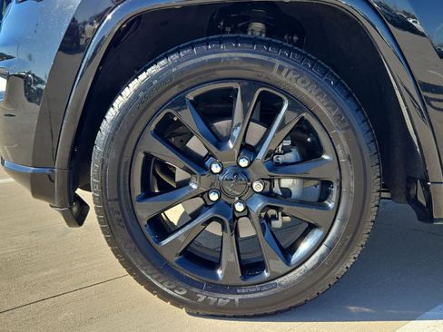 Used 2019 Jeep Grand Cherokee Altitude image 13