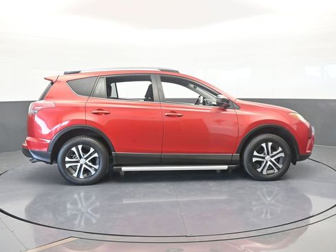 Used 2017 Toyota RAV4 LE image 7