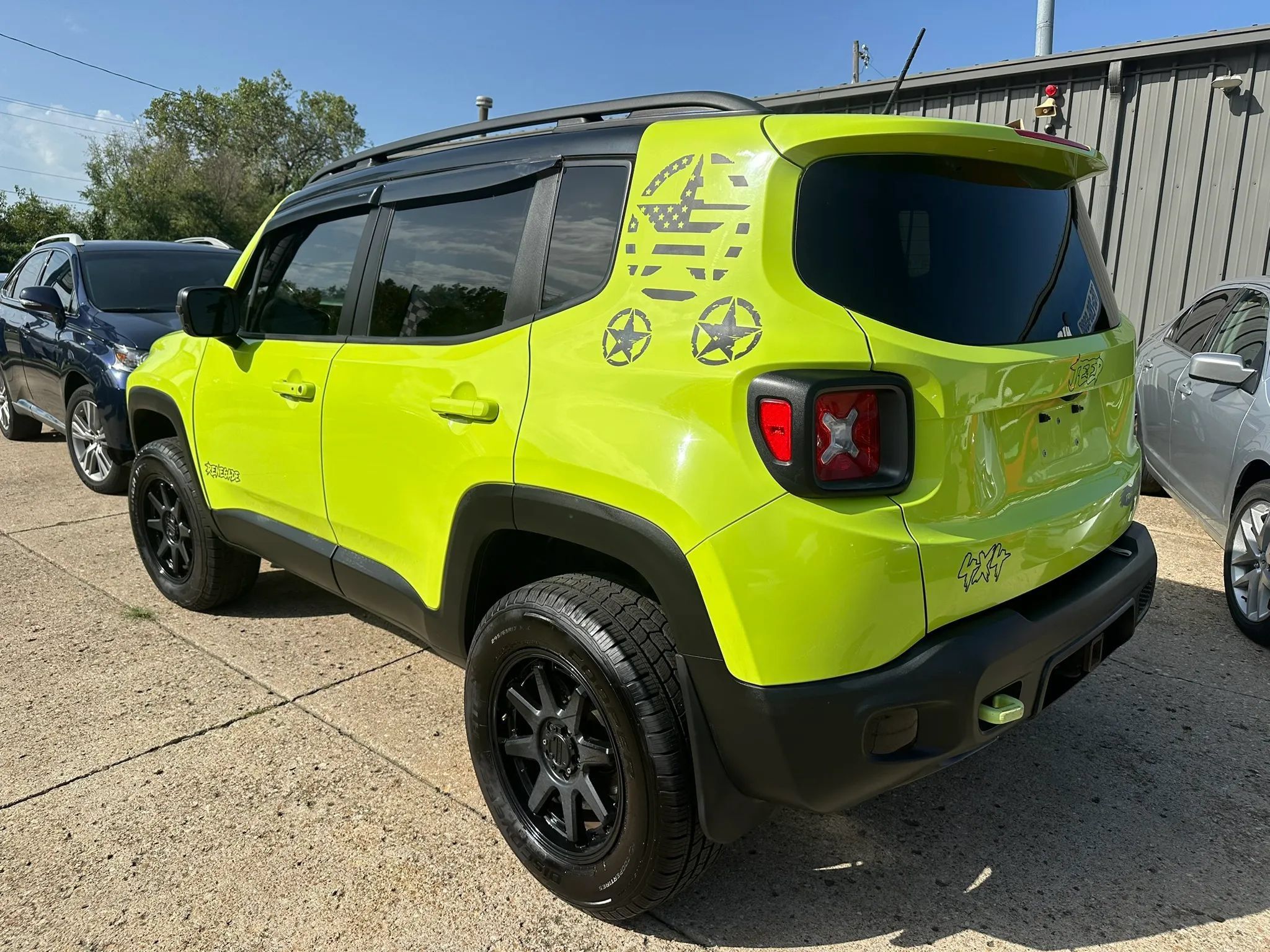 Used 2017 Jeep Renegade Trailhawk w/ Trailer Tow Group AWD/4WD image 7