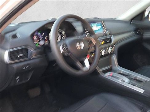 Used 2021 Honda Accord Hybrid image 9