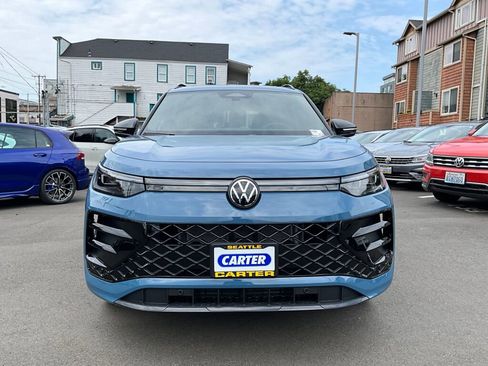 New 2025 Volkswagen Tiguan SE R-Line image 3