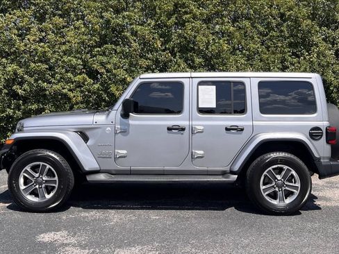Used 2018 Jeep Wrangler Unlimited Sahara AWD/4WD image 4