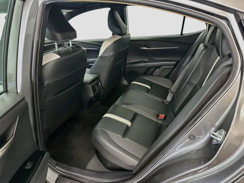 Used 2025 Toyota Camry SE FWD image 29