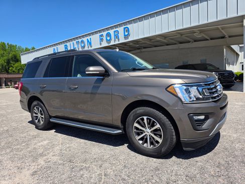 Used 2019 Ford Expedition XLT w/ Equipment Group 202A RWD image 2