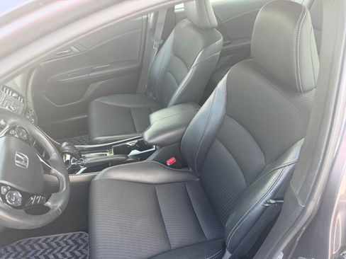 Used 2017 Honda Accord Sport image 11