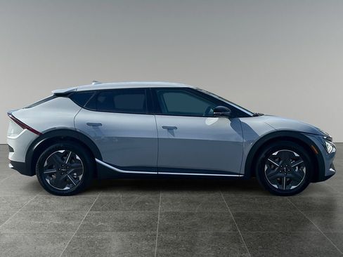 Used 2025 Kia EV6 Light RWD image 9