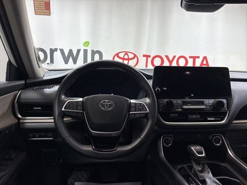 Used 2024 Toyota Grand Highlander AWD image 22