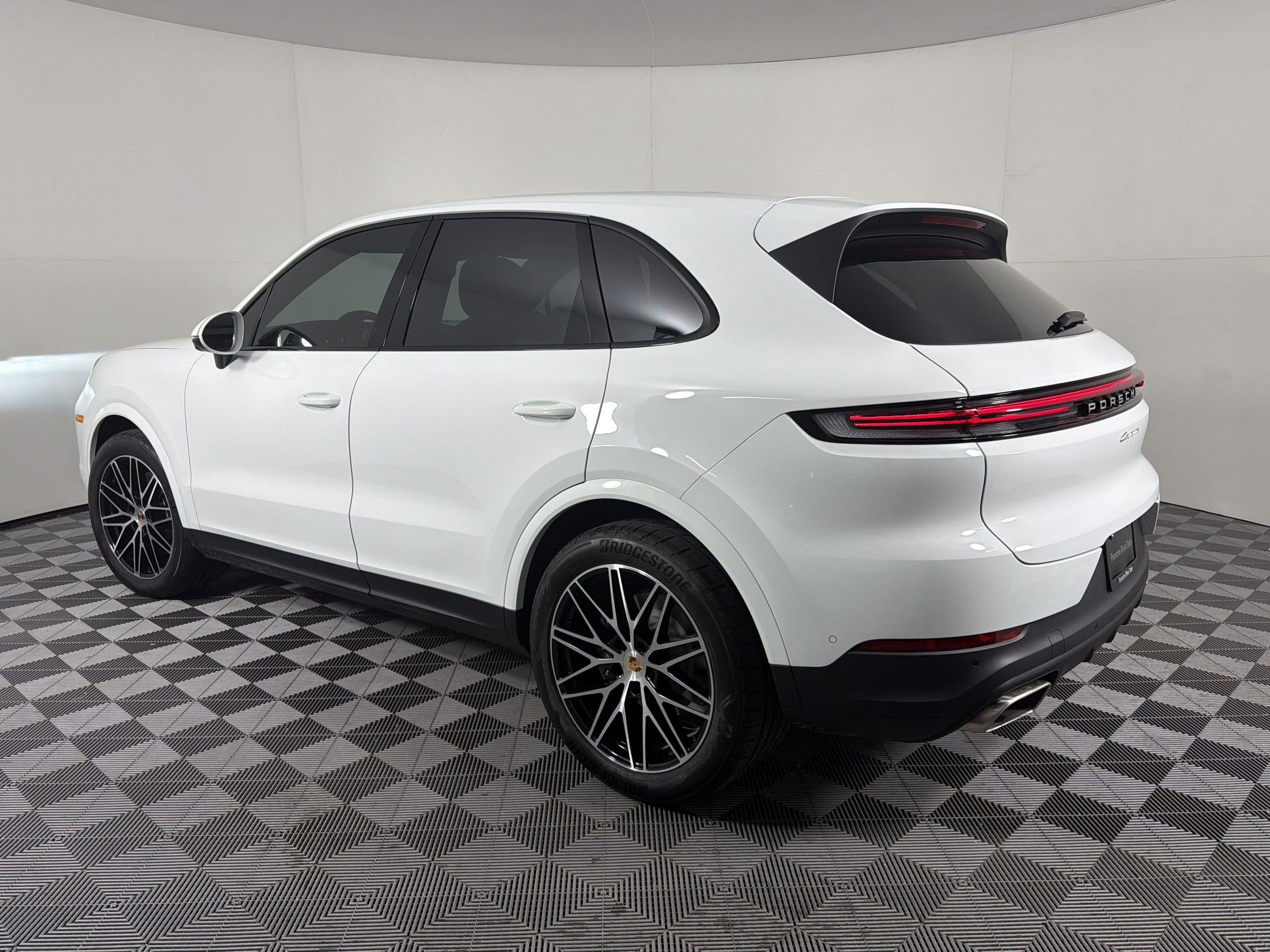 Used 2026 Porsche Cayenne AWD/4WD image 3