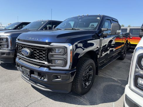 Used 2023 Ford F250 XLT w/ XLT Premium Package AWD/4WD image 4