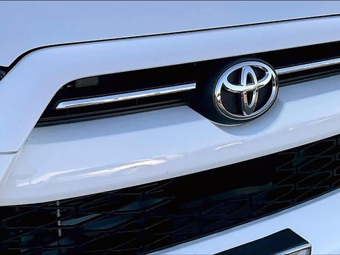 Used 2020 Toyota 4Runner SR5 Premium image 32