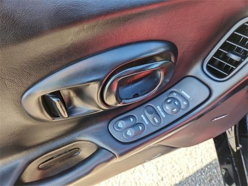 Used 2004 Chevrolet Corvette Coupe image 19