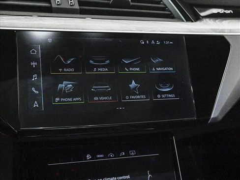 Certified 2024 Audi Q8 e-tron Premium Plus w/ Premium Plus Package AWD/4WD image 20