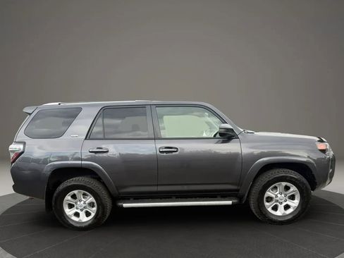 Used 2016 Toyota 4Runner SR5 AWD/4WD image 4
