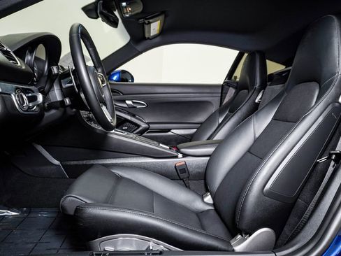 Used 2024 Porsche 718 Cayman RWD image 18